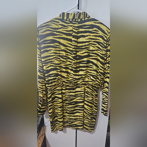 Yellow zebra top - Picture 3 of 4